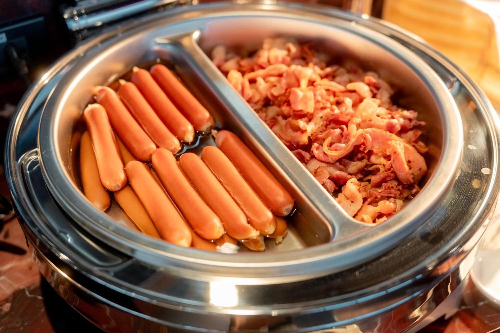 Ascott Embassy Sathorn Bangkok Hotel Exterior photo A chafing dish with two compartments